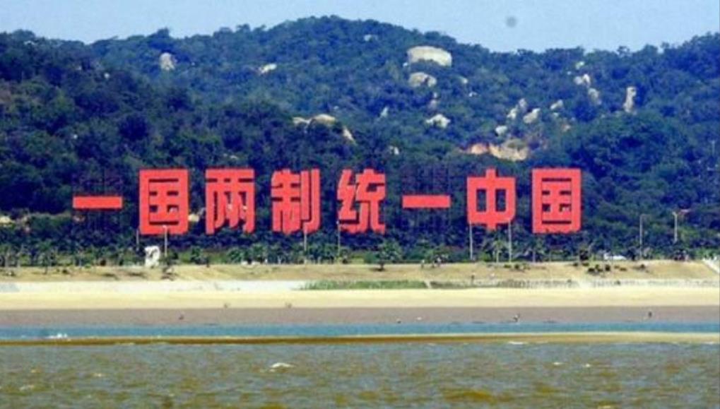 这几天，围绕大陆师生访台团中，复旦大学大四女生宋思瑶一句“祝贺中国台北”，引发岛