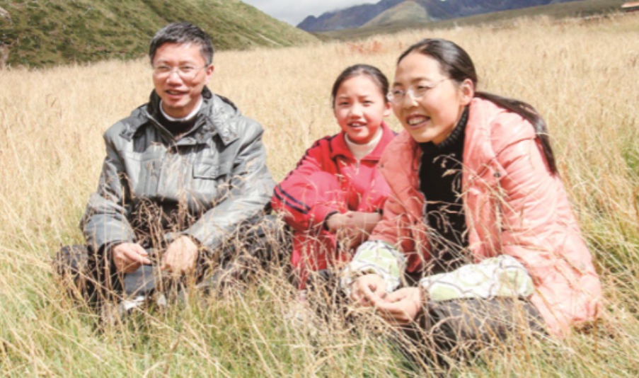 2000年四川，一女老师刚生完孩子3个月，丈夫哄骗她去旅游，可到了地方她才发现，