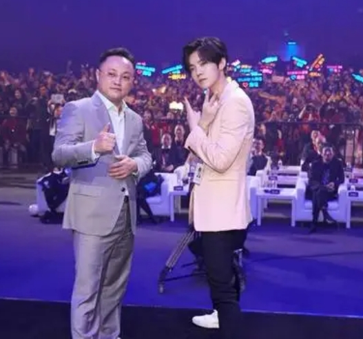 鹿晗高瀚宇携手打造视觉情感双重盛宴大片
在光怪陆离的娱乐圈，每一次的合作都可能孕