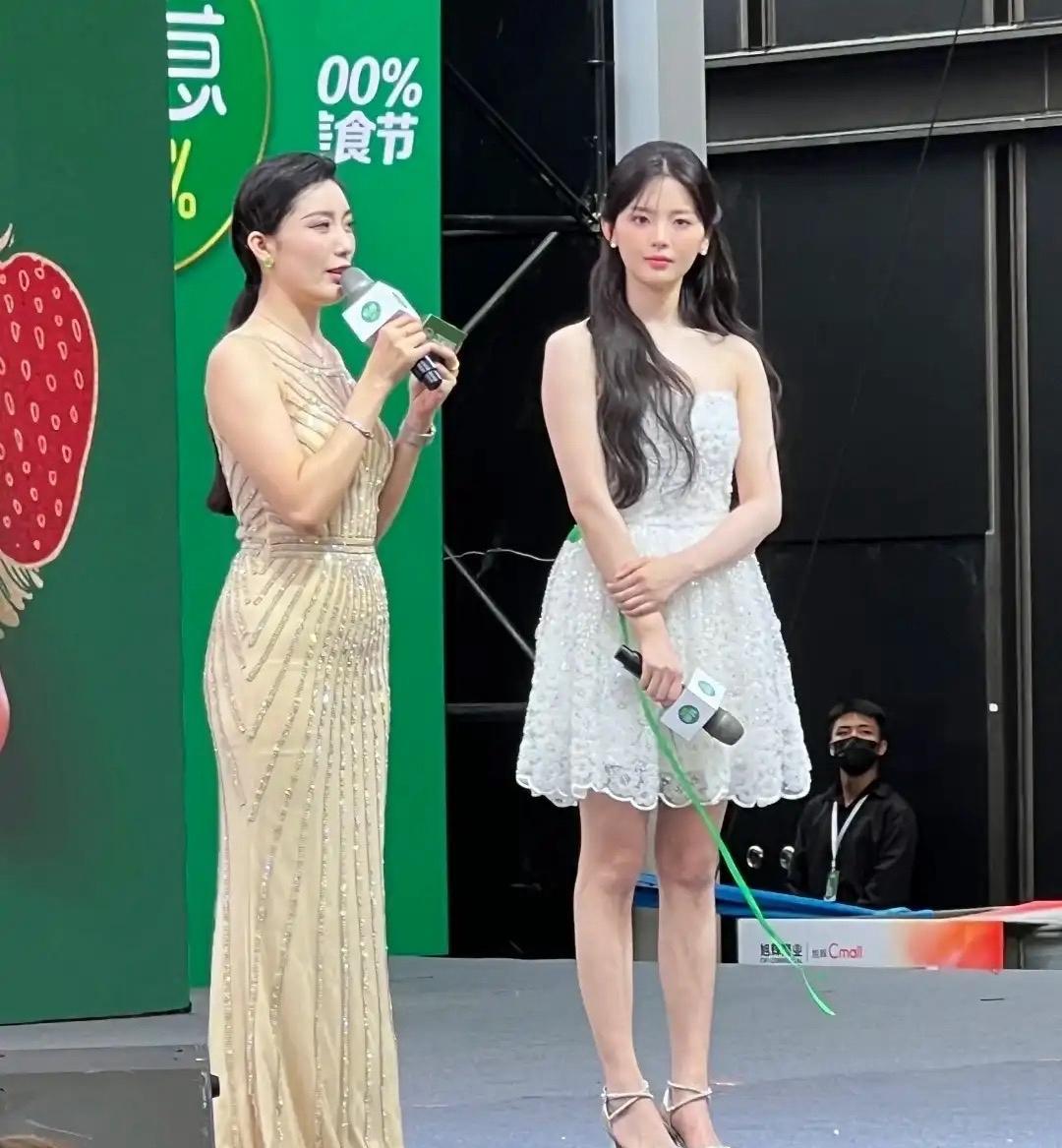 在杭州偶遇痞幼，发现她的颜值在线，身材更是让人惊艳，修长的腿令人过目不忘。现实中
