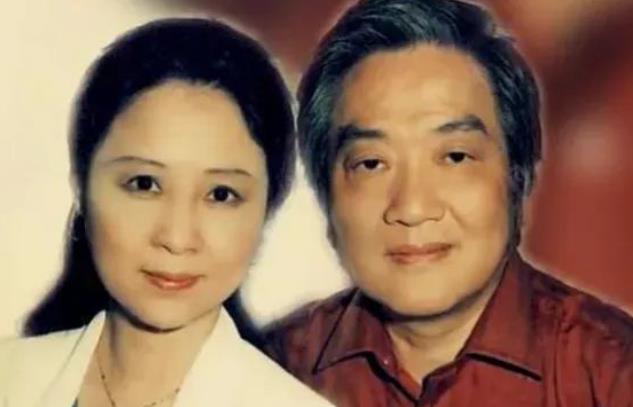 琼瑶恋爱脑，应该有独立人格的爱情，遇人不淑。 
 
一个精于算计的商人，一个沉浸