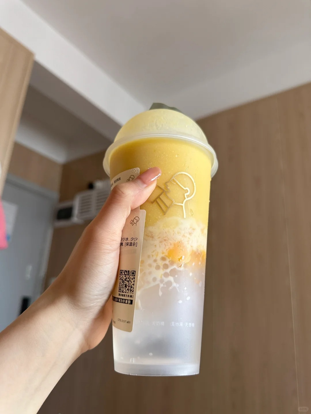 喜茶你就是这么对我的
加了双倍果肉还另外加了份西米，忘记备注不要弹弹冻了，然后我