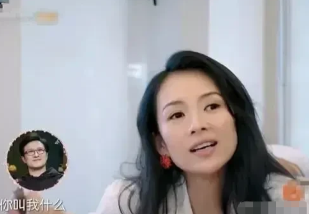 节目中，谢娜因为打不开香槟，便指着章子怡说：“小章，你过来开。”章子怡立马黑脸反