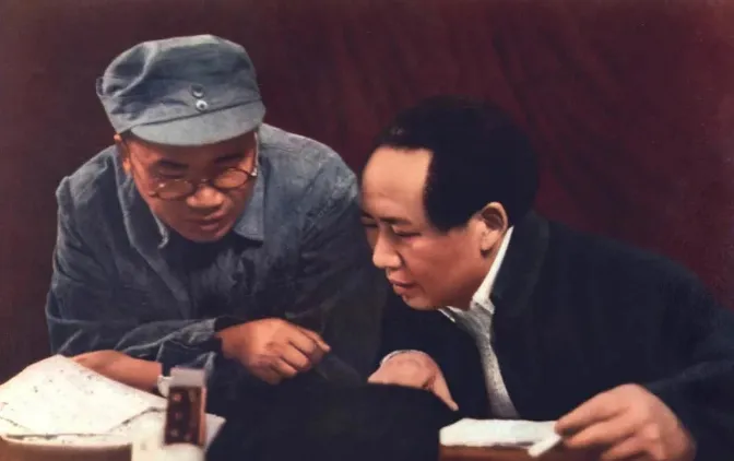 日本投降前，朱老总正面硬杠蒋介石命令，老蒋也只能干着急。彼时，蒋介石当局于8月1
