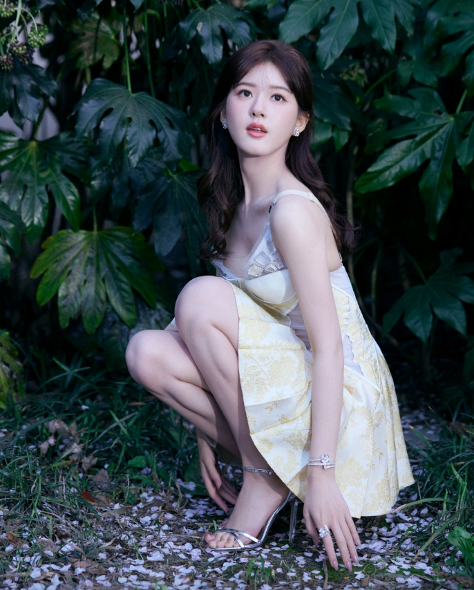 赵露思，春日森林小仙女