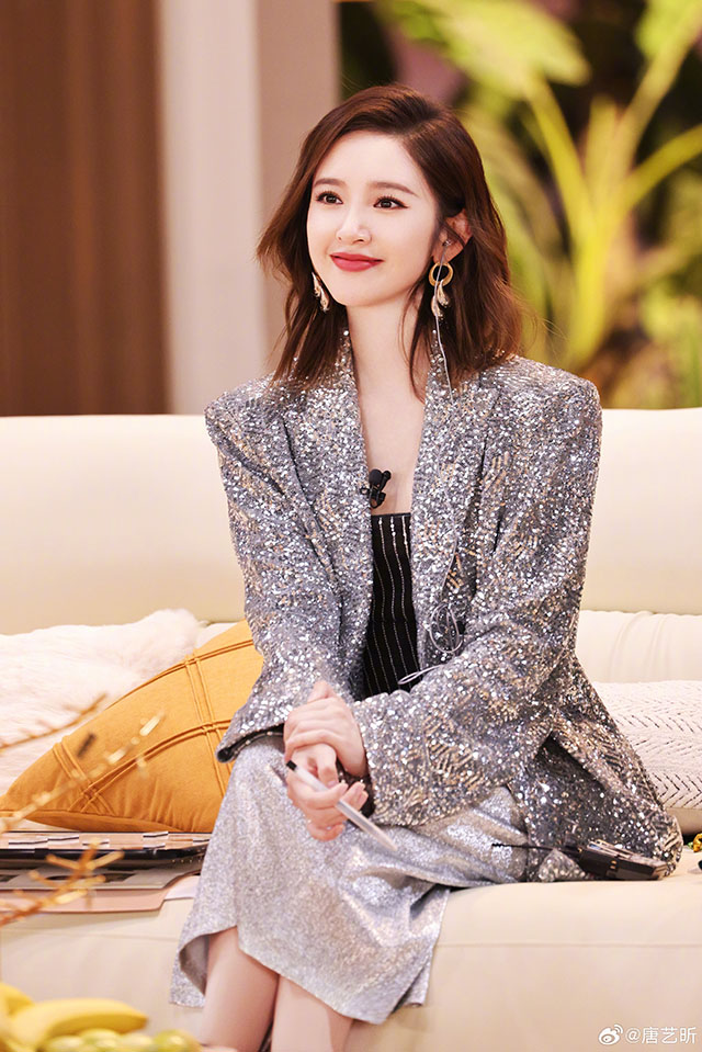 #唐艺昕说恋爱中先道歉的人赢了#综艺《半熟恋人3》第一期，恋爱试题：吵架以后谁先