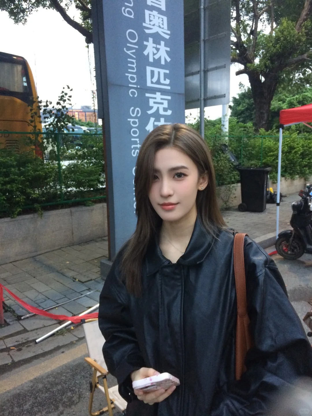 睡不着的时候，就会翻相册
🎵翻着我们的照片，想念若隐若现…