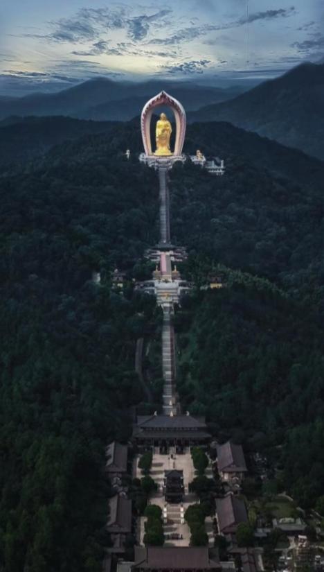 这才是真正的大佛，这里没有商业化。愿你诸事顺利，万事胜意！