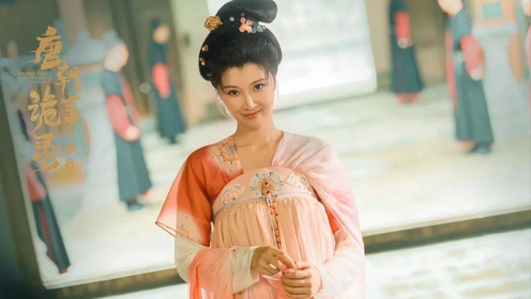 33岁给26岁女明星演妈，最没存在感星二代，网友：你好香