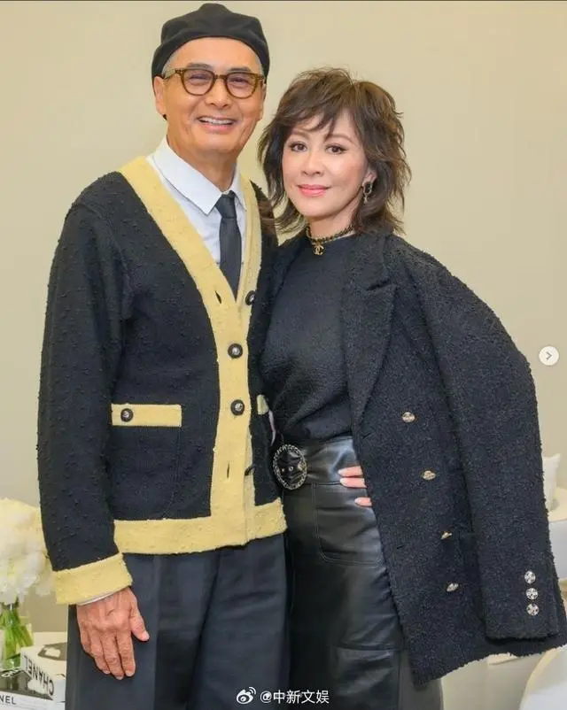 刘嘉玲晒香奈儿大秀与周润发等人合影 69岁周润发头发花白老了不少！“岁月不败美人