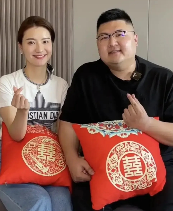 何钰欣说过，猴哥追自己的3个方式。

第一，为了展示男人的独特魅力，直接邀请自己