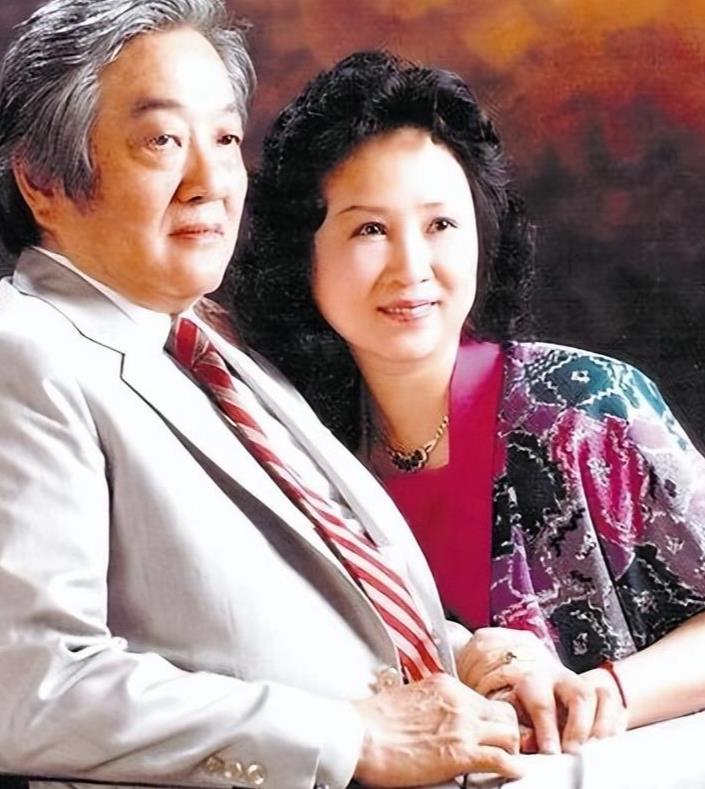 琼瑶宣扬纯爱，总比要车要房要彩礼好吧。理性的人看她的作品只是寻求现实生活中得不到