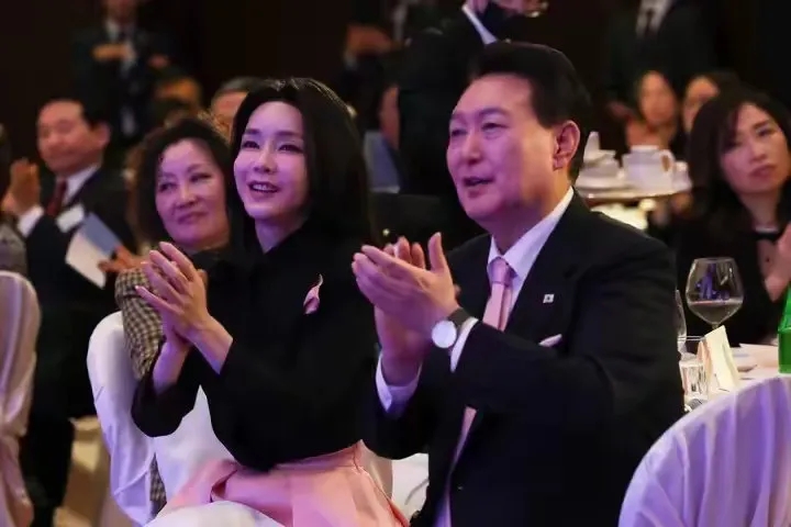 韩国戒严“暗藏”两大阴谋，竟然想对大哥动手？