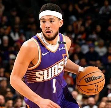 布克34分，太阳主场险胜爵士，NBA常规赛，太阳主场迎战爵士，布克砍下了34分，