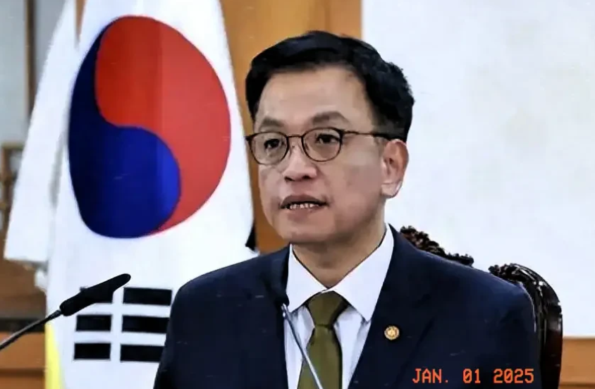 韩国代总统，还是认怂了！

2024年韩国代总统崔相穆接任后干了件大事，两天之内