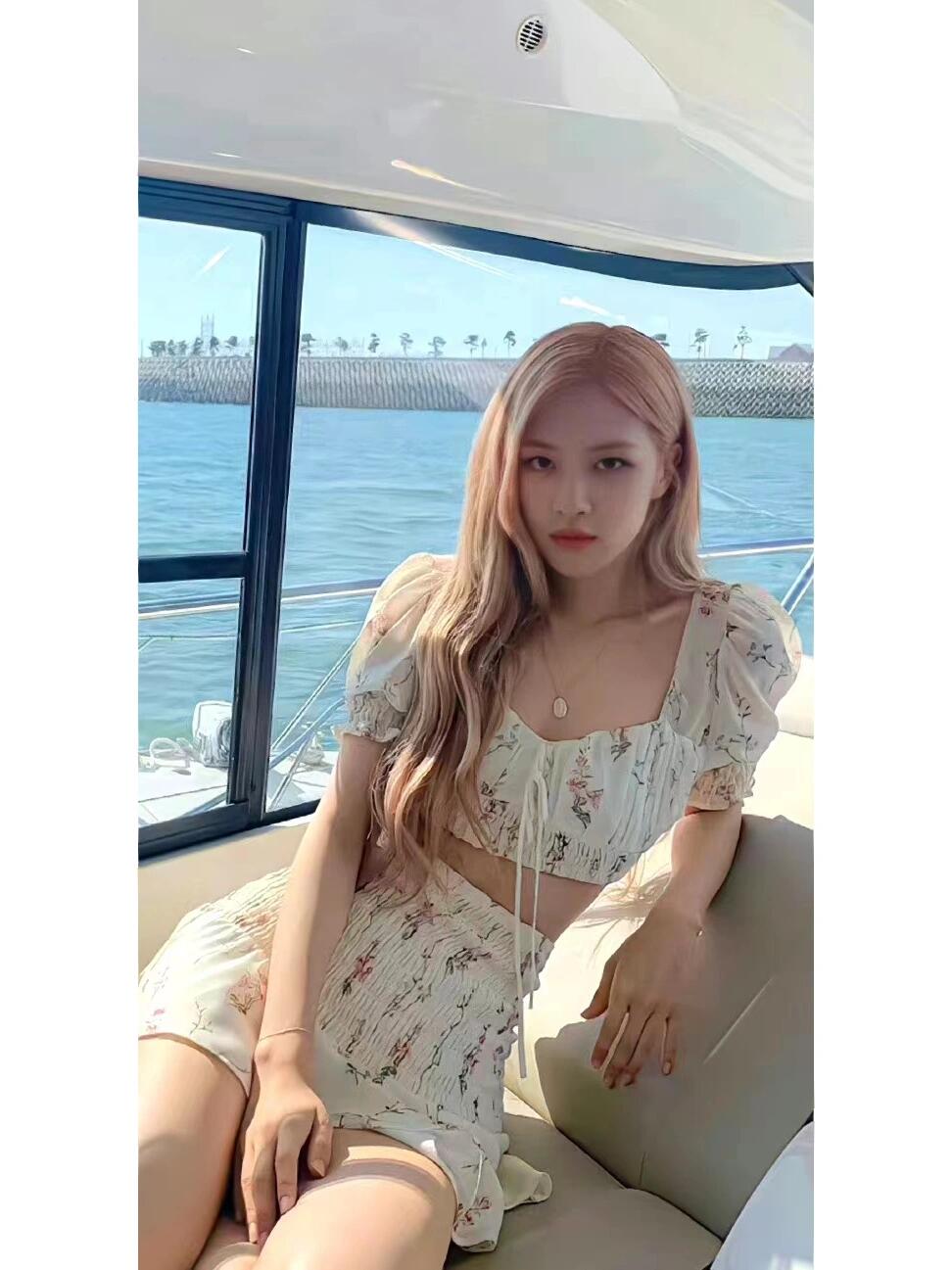 淡颜系美女朴彩英
