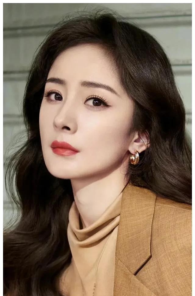 杨幂婚姻付出多 遇人不淑真可惜

                       
