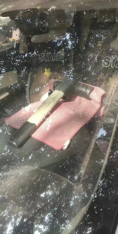 十几年的丰田卡罗拉，竟然还用这种锁，车主对社会这么没信心吗？