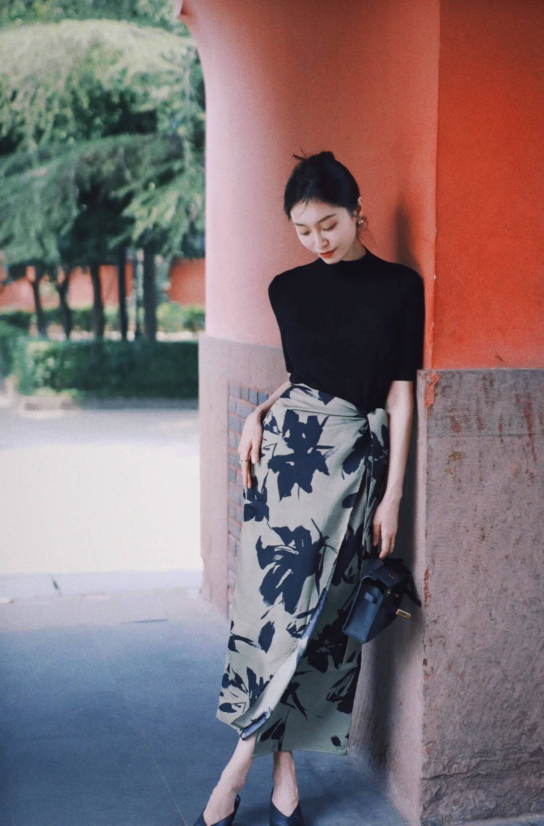 后来重温往事，方觉岁月如风
其实也正是那些无数的“阴差阳错”才使我们变得温润而丰