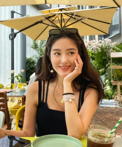 杨采钰：自然纯真的魅力女演员 