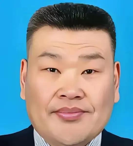 兰州大学副校长火了，看他的面相：
似笑非笑，两眼藏光，宽鼻阔面，两腮有肉，大厚嘴