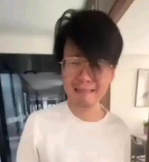 老话说江湖是打打杀杀，可马翔宇的生活，满是人间烟火的酸甜苦辣。
那天下午三点半，