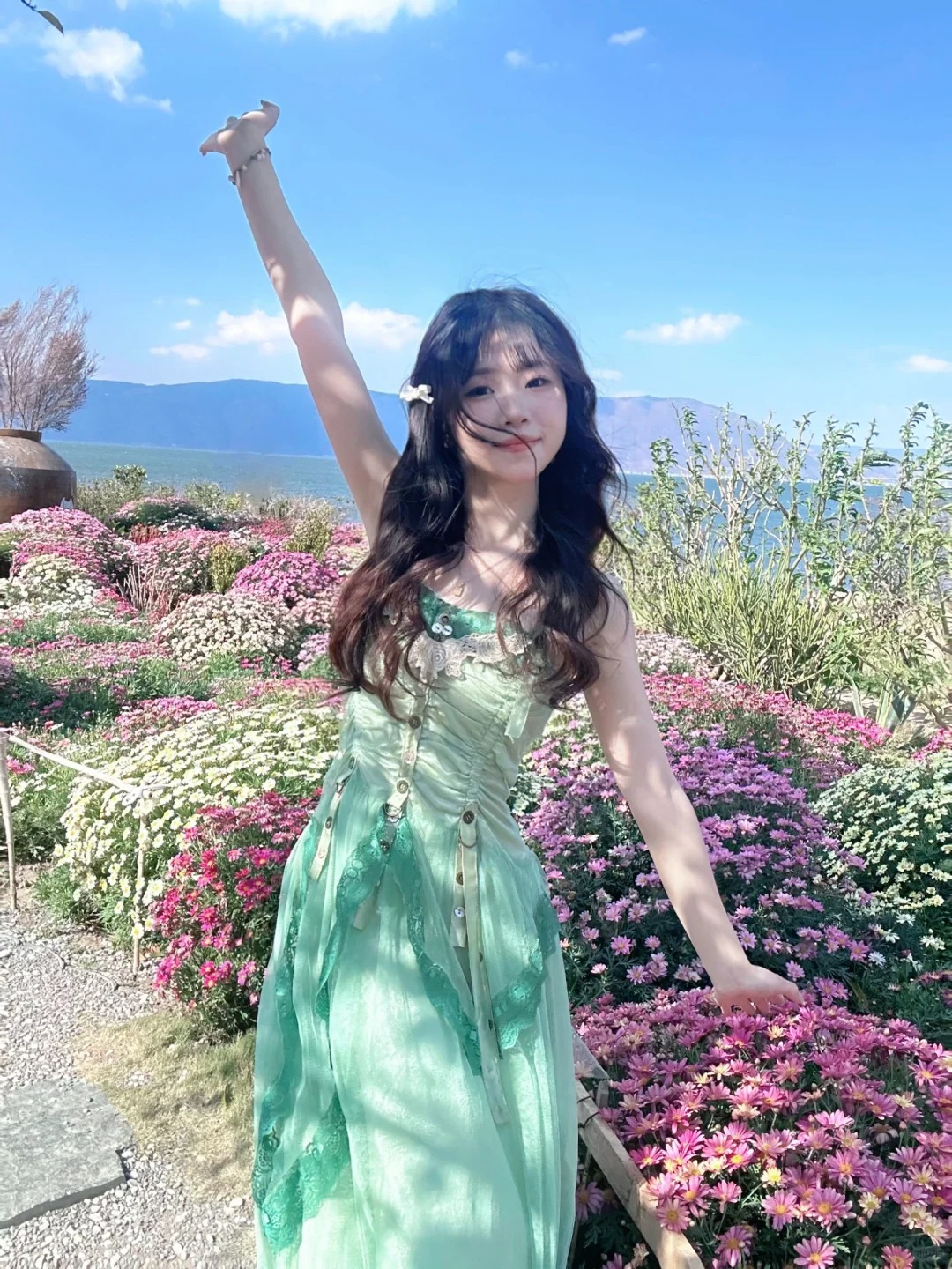 大理花海美的不像话
廊桥云悦海域外面有花海 随便一拍都很美！但是建议下午四五点去