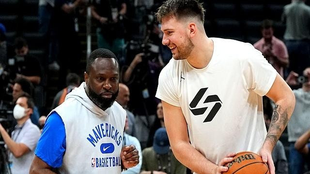 NBA助教的荒唐一夜：从巅峰到谷底，一步之遥！