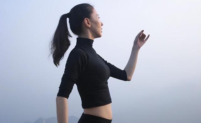 汤加丽:因“人体模特”和丈夫离婚,遭父母嫌弃,今48岁孤身一人-第40张图片-九妖电影 汤加丽:因“人体模特”和丈夫离婚,遭父母嫌弃,今48岁孤身一人-第40张图片-九妖电影