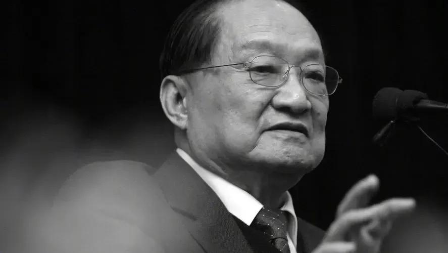 《金庸的情感风波：爱与背叛的代价》