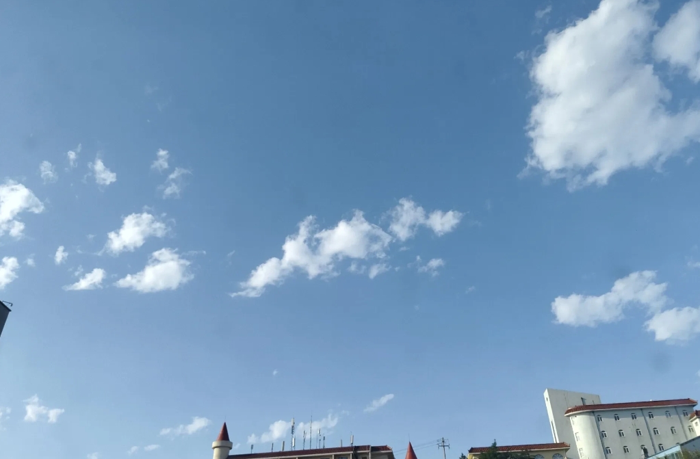 海边城市就是有这好处，高温而不燥热！
今天威海的最高温度是32度！可这温度也就是