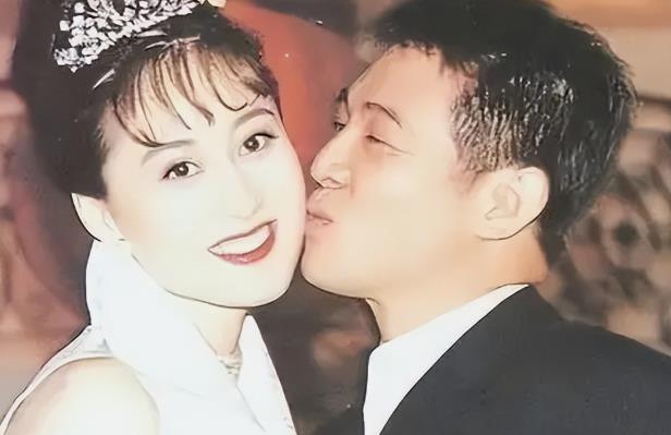 就连一个普通人都知道想找个条件好的。利智这样的女人难道就活该被玩完抛弃吗？
 