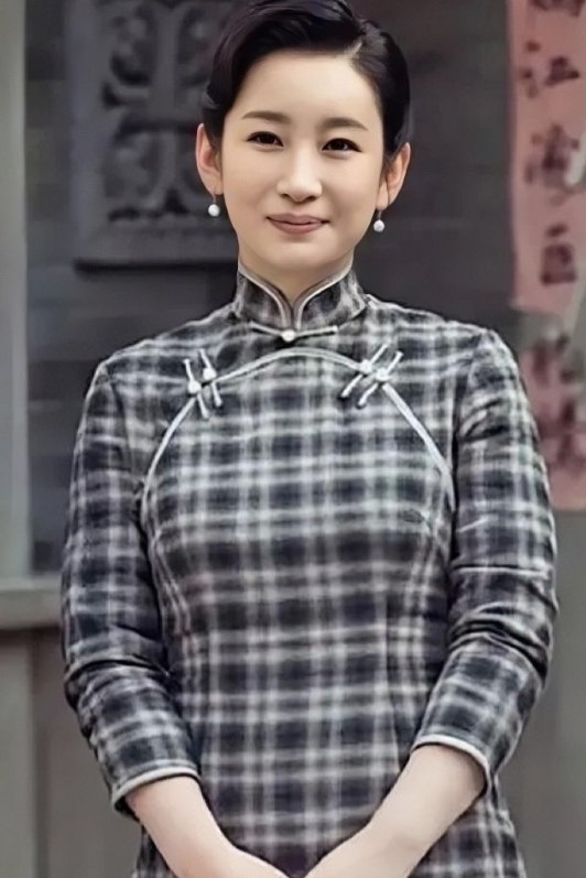 秦海璐不仅演技出色，而且和婆婆相处得非常好。她和婆婆生活在同一个屋檐下，因为工作