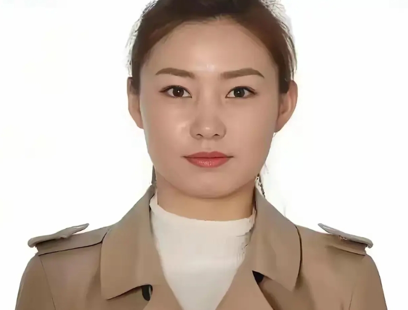敖东芝最后悔的3件事：

1、后悔自己长那么漂亮，脸蛋精致，身材高挑，170cm