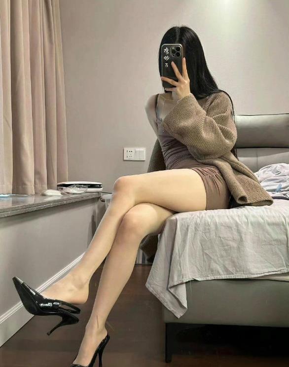 新女朋友，啥都好，就是腿有点显粗！