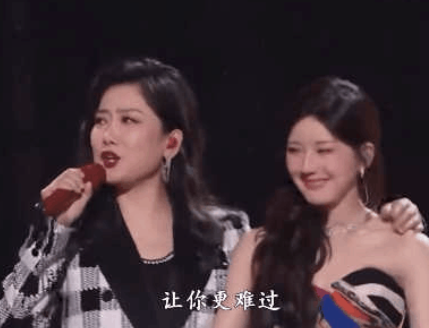 赵露思确认担任2024年巴黎奥运会火炬手，她还是很有资源的，能跟凤凰传奇合唱，也