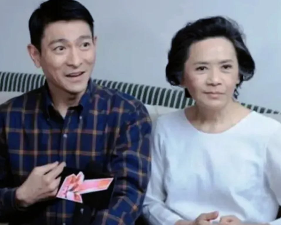 叶德娴晚年凄凉流落街头！刘德华报恩养老，子女啃老败光家产遭全网怒斥！
她曾是刘德