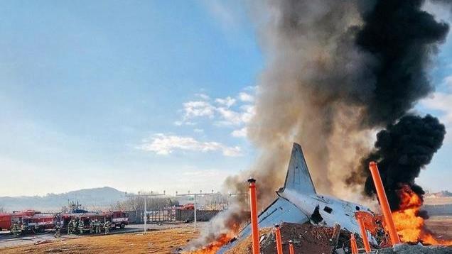 全球航空安全警报：一周内三起空难，两百余人罹难，引发全球反思