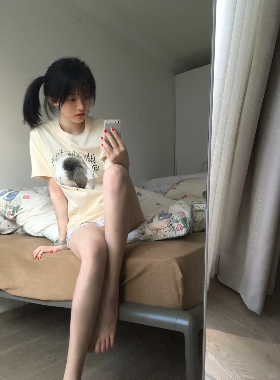 温暖阴暗的房间