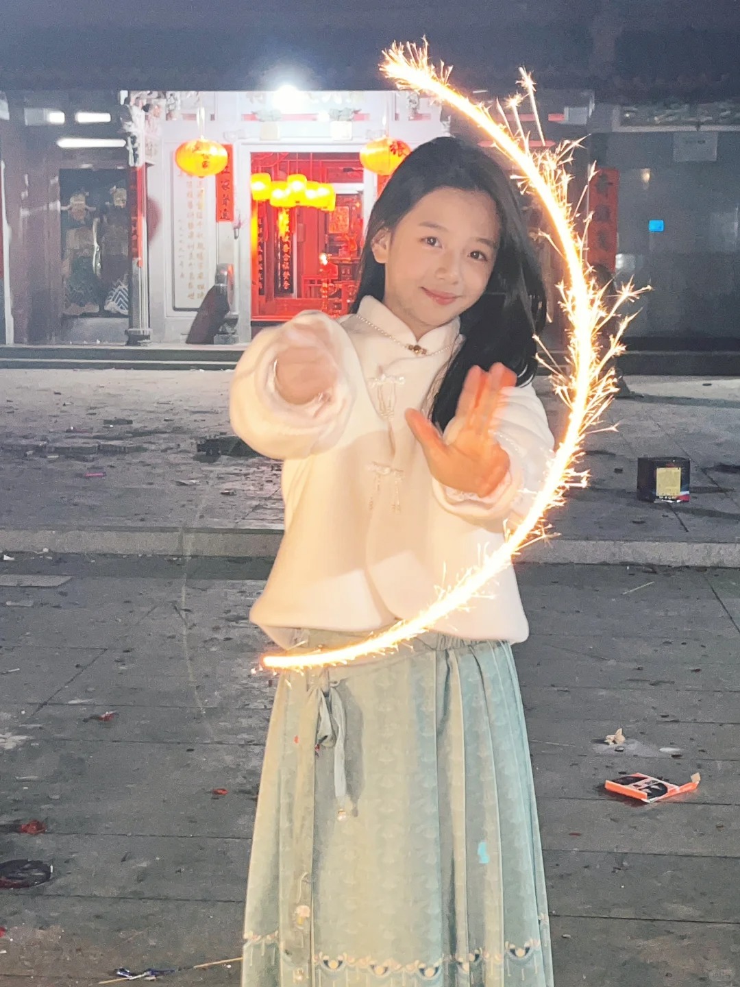 拍不到一个完整的圆🤣
好容易糊啊啊啊
好难拍 还好有妹妹的颜值撑一下哈哈哈哈