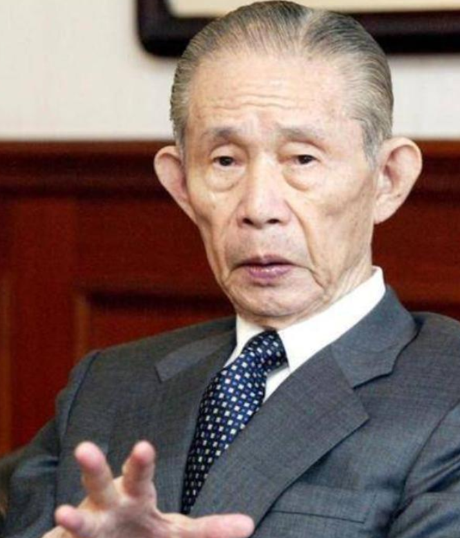 2008年，汶川地震突如其来，员工向董事长王永庆请示：“捐赠100万，是否合适？
