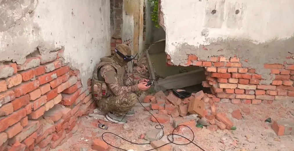 摩萨德通过技术手段在贝鲁特、黎巴嫩南部、贝卡等地引爆了一批，已经造成十多人死亡，