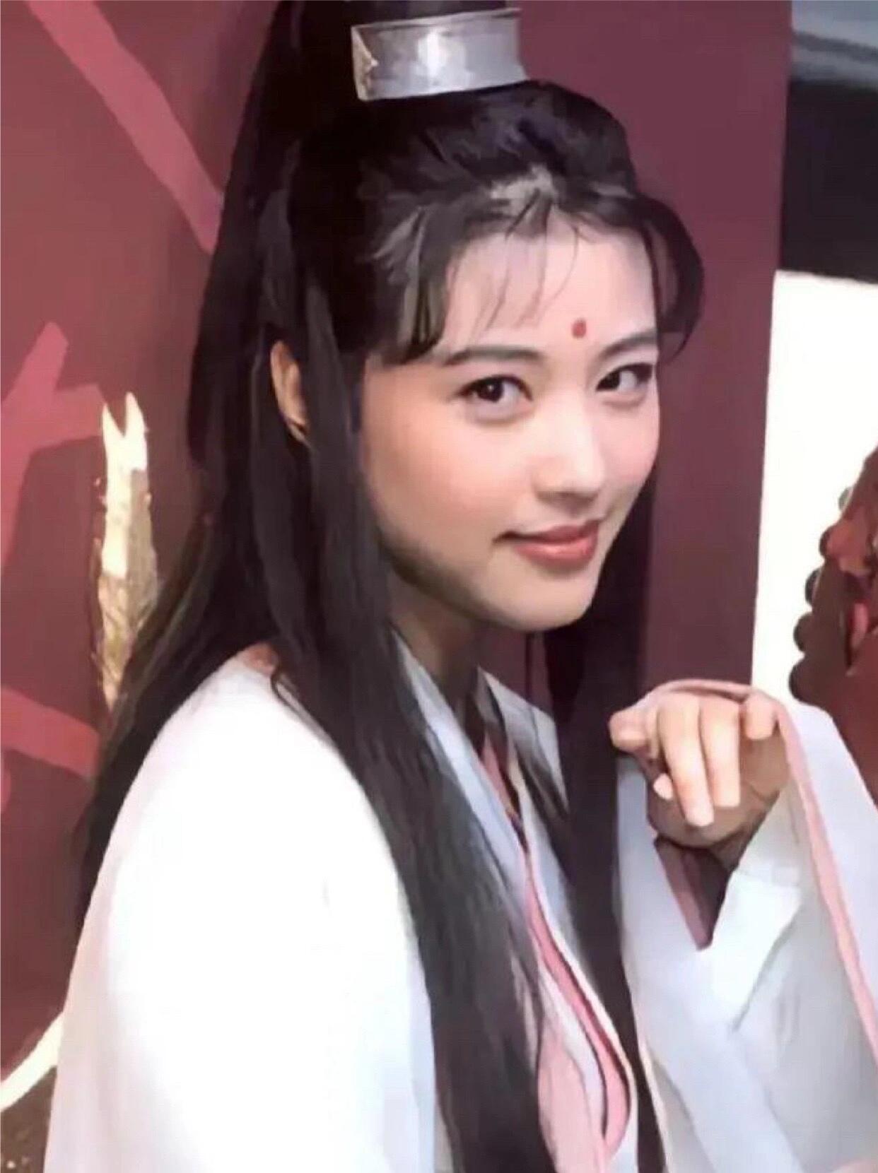 金庸：早知道她演“周芷若”，我就改写结局