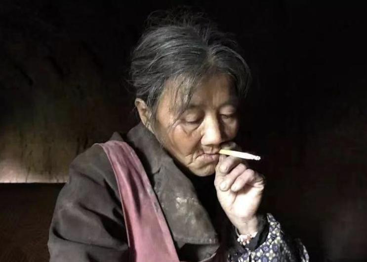 废墟上的守望者 张素英的筑梦与消逝