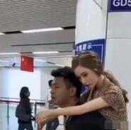 在地铁里看到的，着实羡慕了一下