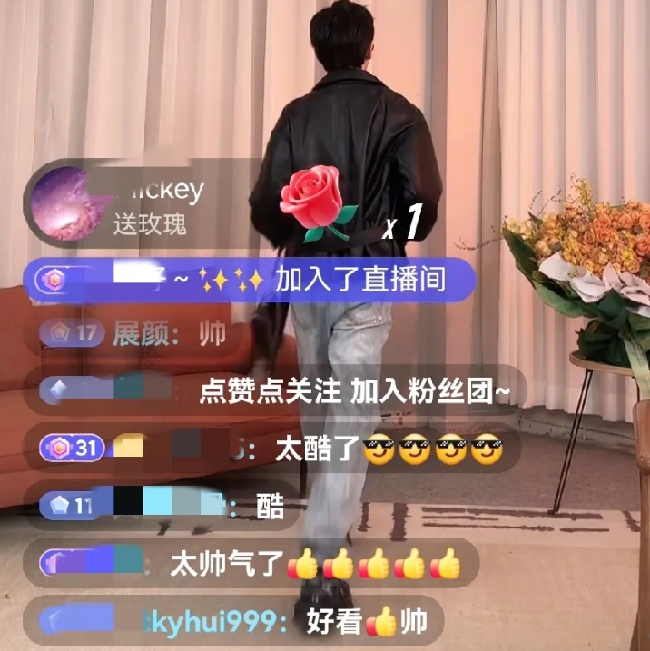 肖冠来了
单人在线7千+
这讲品能力
这人气
这猫步
粉丝们都喜欢
肖肖现在很自