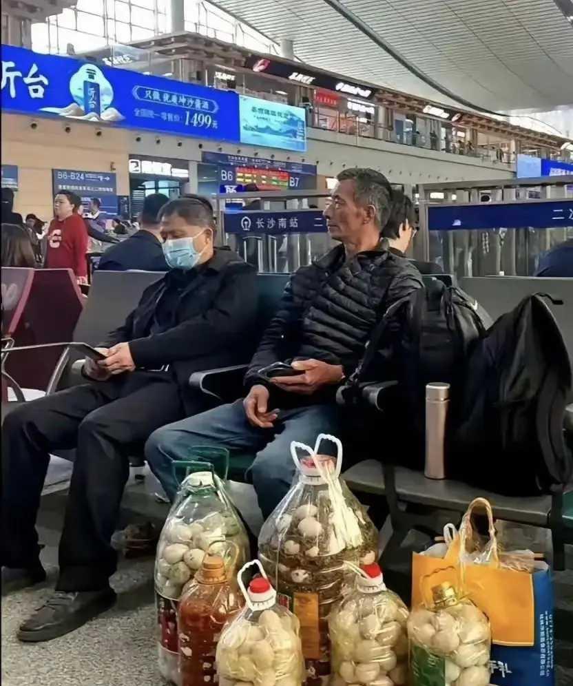 心疼，这是谁的老公，这是谁的父亲，这是谁的儿子？

