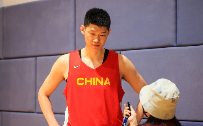 胡金秋说，整个夏天，和国家队主教练乔尔杰维奇交流不超过10次！我想知道，是国家队