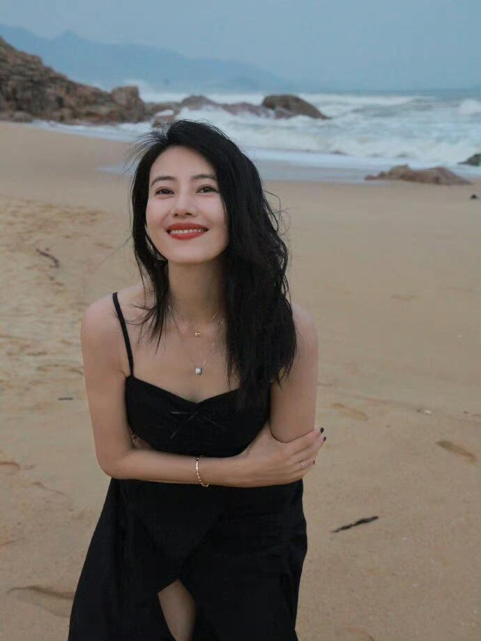 高圆圆——不禁为之着迷。