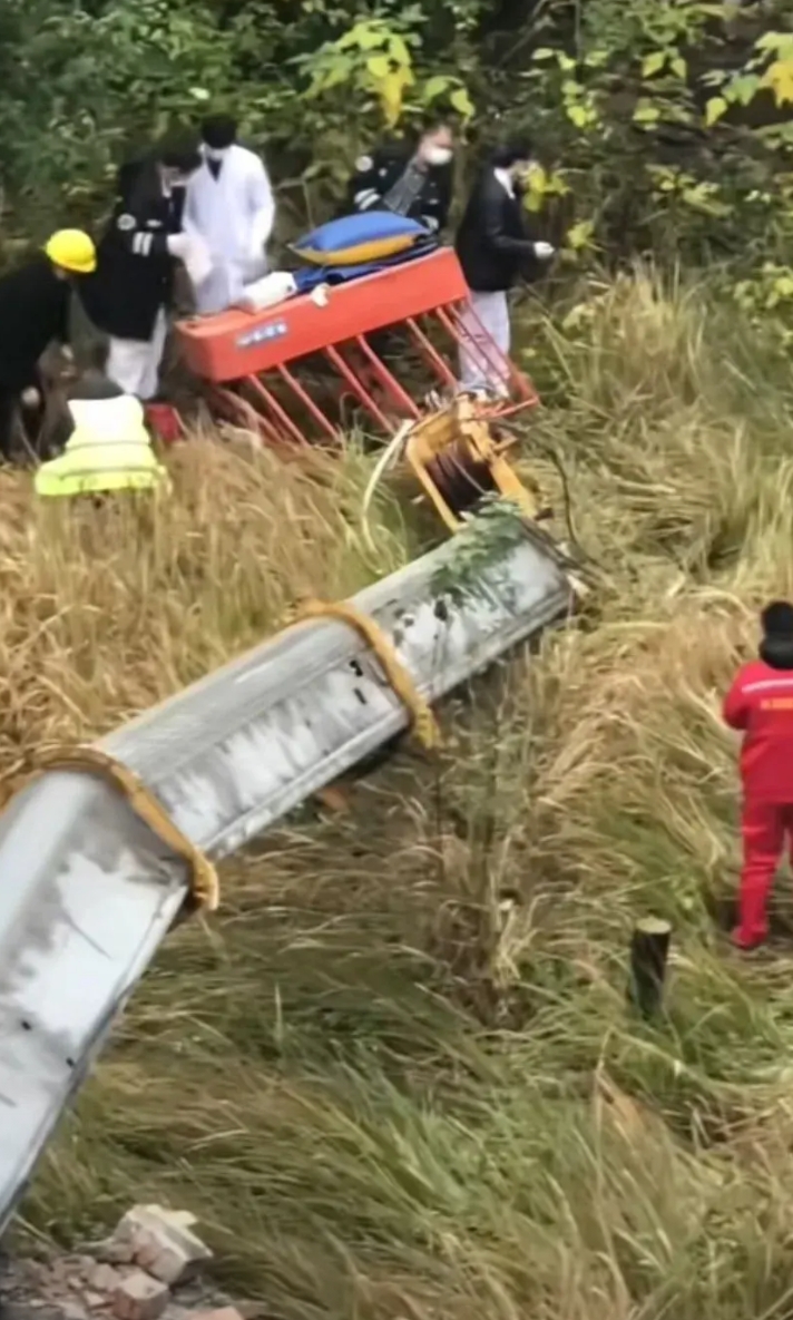 遇难者家属发声了，说是才29岁接的切割1.2万，命也搭进去了
吊车属于特种车辆，